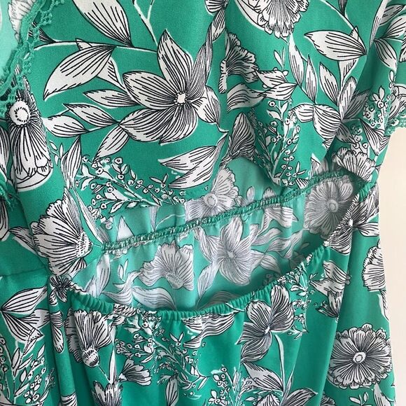 Womens green and white floral dress size medium - Picture 5 of 6